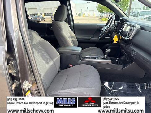 Used 2018 Toyota Tacoma TRD Off-Road AWD/4WD image 22