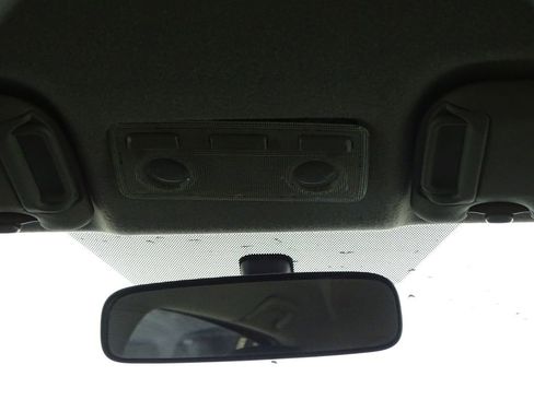 Used 2015 Toyota Yaris L image 19