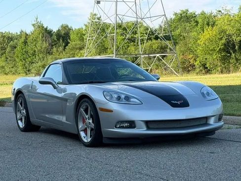 Used 2005 Chevrolet Corvette Coupe w/ Preferred Equipment Group RWD image 4