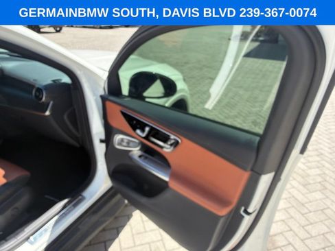 Used 2024 Mercedes-Benz GLC 300 4MATIC image 21