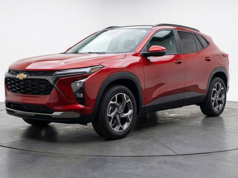 Used 2025 Chevrolet Trax LT image 3