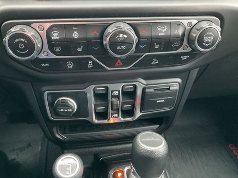 Used 2020 Jeep Gladiator Overland image 15