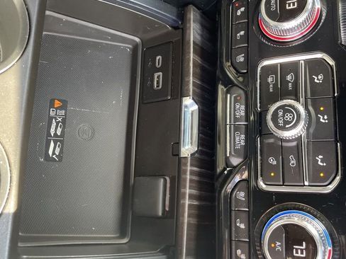 Used 2024 GMC Yukon XL Denali w/ Advanced Technology Package image 28