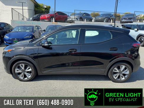 Used 2023 Chevrolet Bolt EUV LT w/ Convenience Package FWD image 8