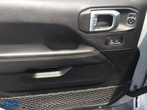 Used 2022 Jeep Wrangler Unlimited Sahara w/ Cold Weather Group image 10