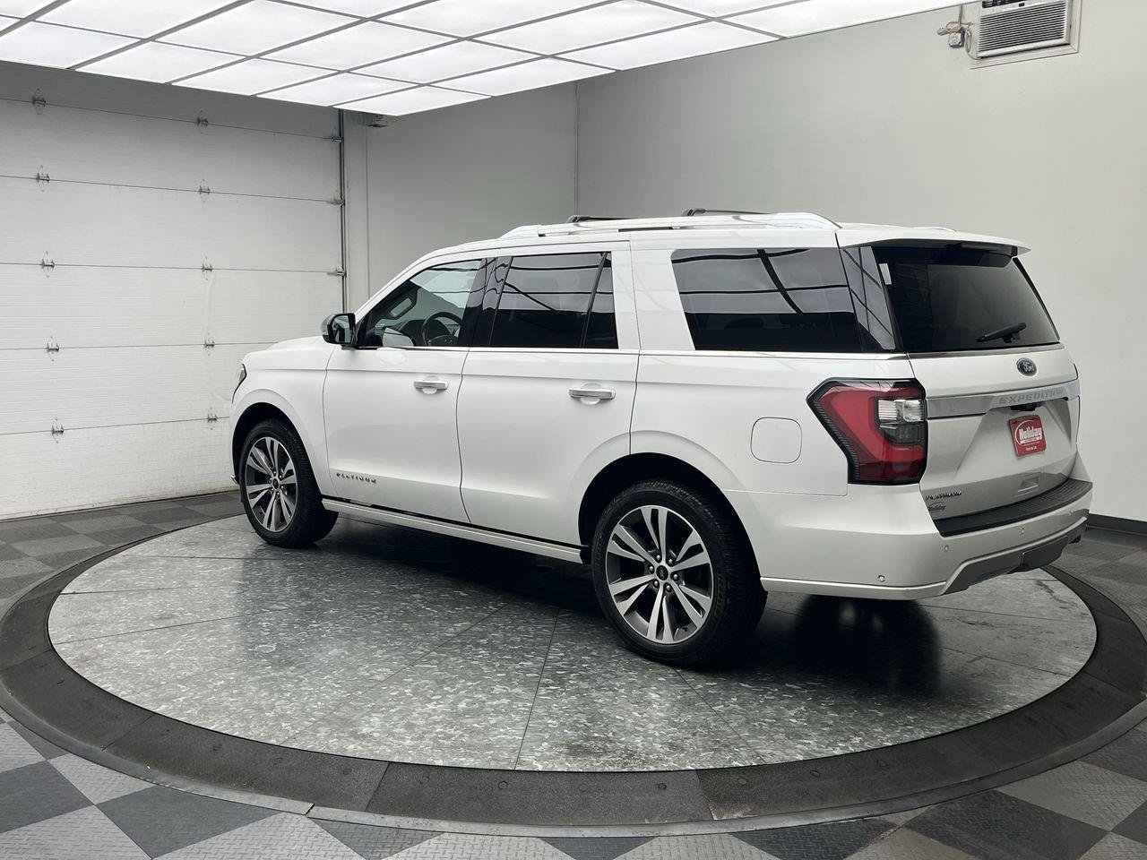 Used 2020 Ford Expedition Platinum AWD/4WD image 2