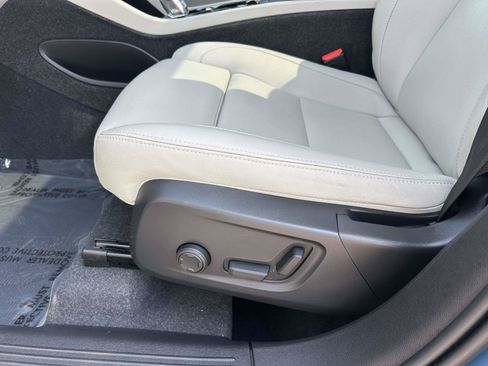 Certified 2024 Volvo XC40 B5 Plus AWD/4WD image 19