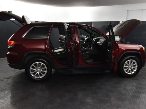 Used 2022 Jeep Grand Cherokee Laredo X AWD/4WD image 36
