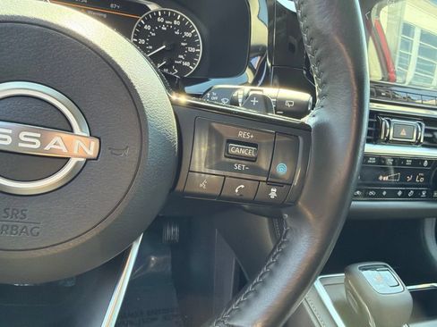 Used 2023 Nissan Pathfinder SL AWD/4WD image 17