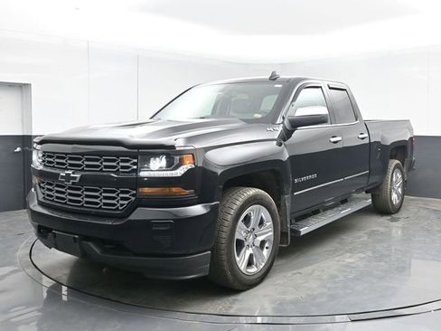 Used 2017 Chevrolet Silverado 1500 Custom w/ Custom Convenience Package AWD/4WD image 10