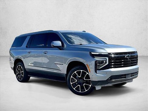 Used 2025 Chevrolet Suburban RST w/ Comfort Package image 12