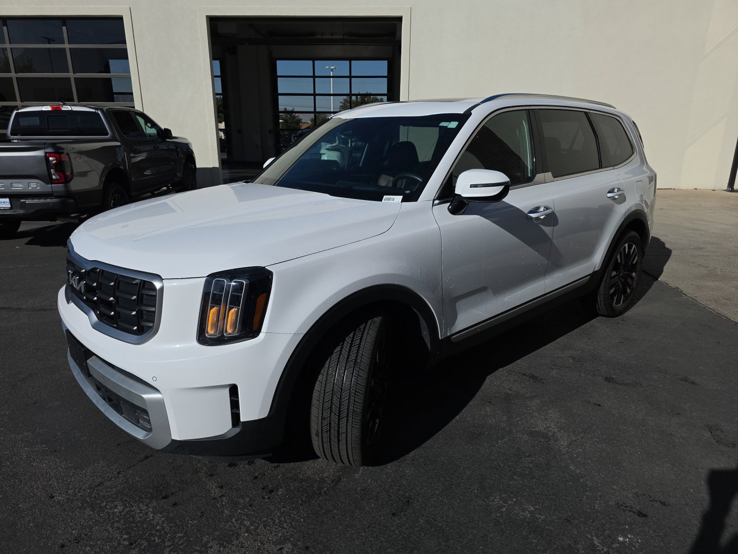 Used 2024 Kia Telluride SX Prestige w/ Towing Package AWD/4WD image 3