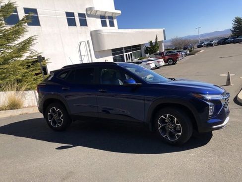 Used 2024 Chevrolet Trax LT w/ Driver Confidence Package image 5