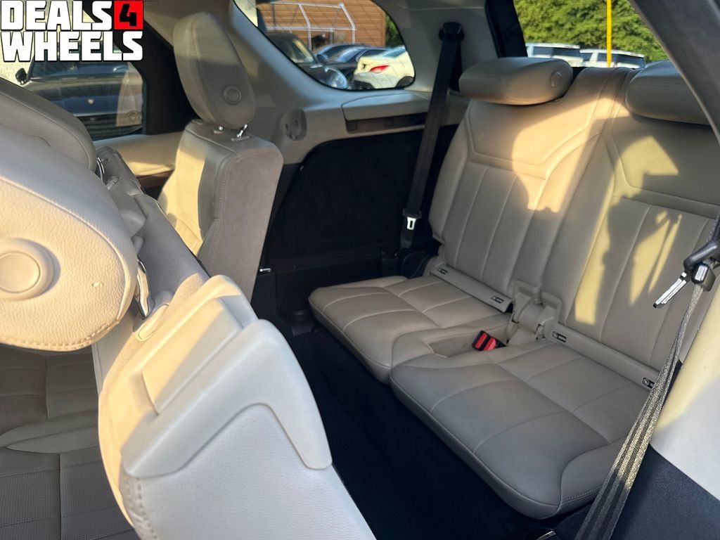 Used 2017 Land Rover Discovery HSE AWD/4WD image 33