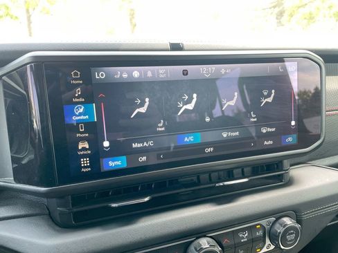 Used 2024 Jeep Wrangler Unlimited Rubicon w/ Convenience Group image 68