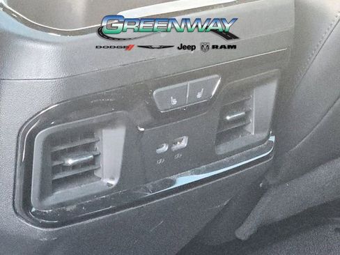 Used 2024 GMC Sierra 1500 AT4 w/ Technology Package AWD/4WD image 11