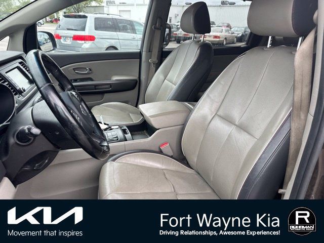 Used 2017 Kia Sedona LX w/ LX Essentials Premium Package FWD image 11