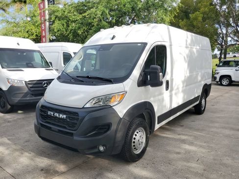 Used 2025 RAM ProMaster 2500 w/ Convenience Group FWD image 3