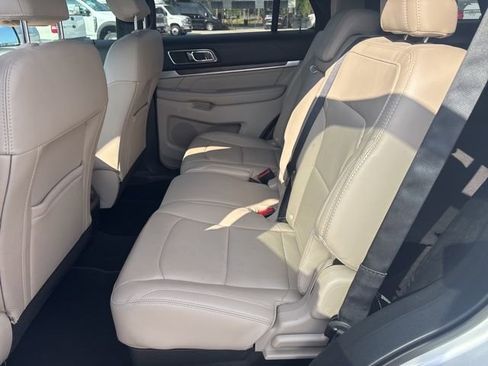 Used 2018 Ford Explorer Limited w/ Equipment Group 301A FWD image 10