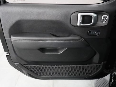 Used 2020 Jeep Wrangler Unlimited Sahara w/ Uconnect 4C Nav & Sound Group AWD/4WD image 21