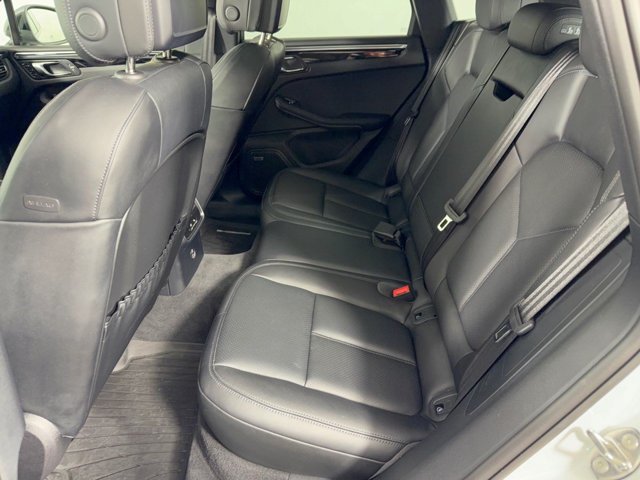 Certified 2025 Porsche Macan Turbo AWD/4WD image 25