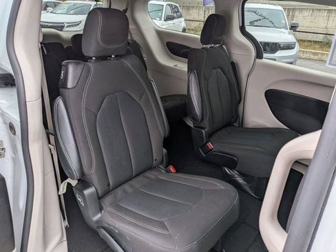 Used 2023 Chrysler Voyager LX FWD image 7