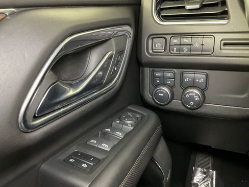 Used 2023 Chevrolet Suburban Premier image 21
