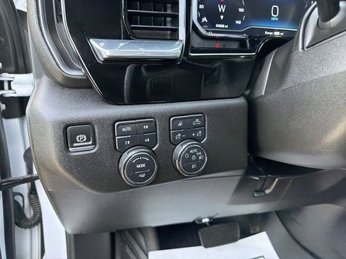 Used 2024 Chevrolet Silverado 2500 LTZ w/ LTZ Convenience Package AWD/4WD image 17