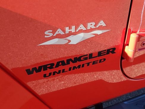 Used 2015 Jeep Wrangler Unlimited Sahara w/ Connectivity Group image 31