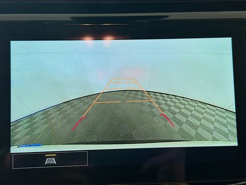 Used 2023 Chevrolet Bolt EUV LT image 21