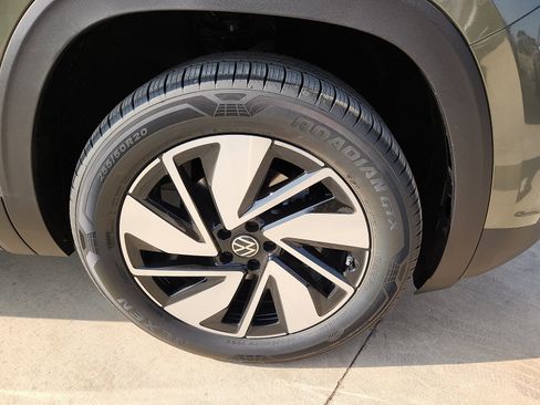 New 2026 Volkswagen Atlas SE FWD image 9