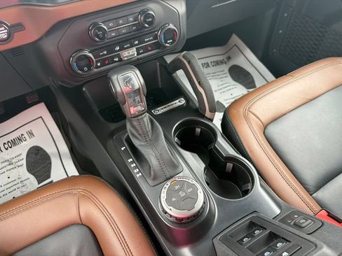Used 2024 Ford Bronco Outer Banks AWD/4WD image 32