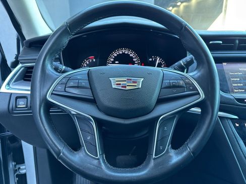 Used 2017 Cadillac XT5 Luxury image 8