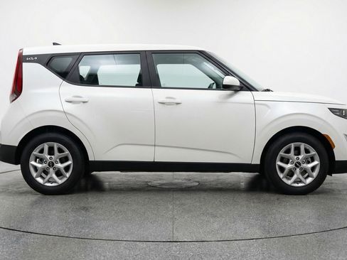 Used 2025 Kia Soul LX w/ LX Technology Package image 11