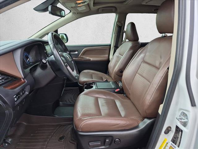 Used 2019 Toyota Sienna Limited Premium FWD image 16