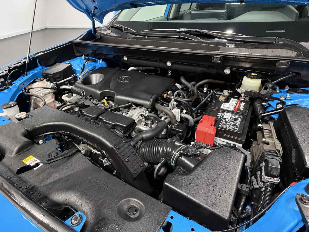 Used 2020 Toyota RAV4 XLE Premium AWD/4WD image 5