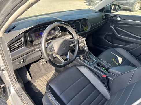 Used 2024 Volkswagen Jetta SE FWD image 16