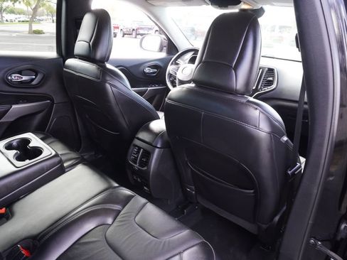 Used 2021 Jeep Cherokee Latitude Lux w/ Comfort/Convenience Group image 10