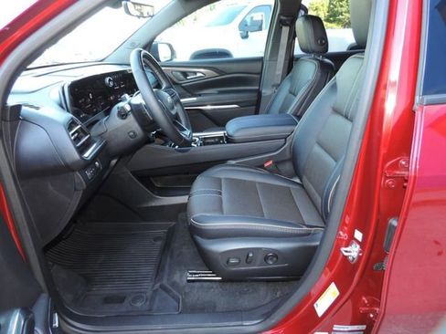 Certified 2025 Chevrolet Traverse High Country w/ LPO, Floor Liner Package FWD image 22