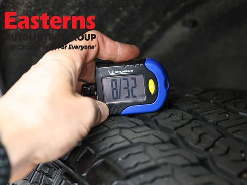 Used 2025 Chevrolet Suburban Z71 AWD/4WD image 32