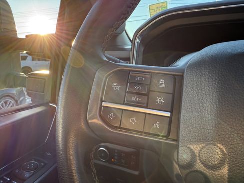 Used 2025 Ford F250 Lariat w/ Black Appearance Package image 17