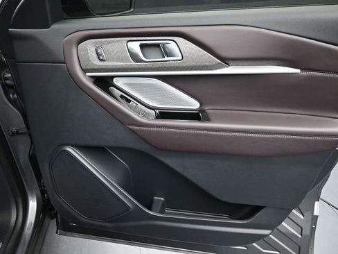 Certified 2025 Ford Explorer Platinum image 15