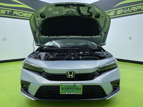 Used 2022 Honda Civic Touring image 4