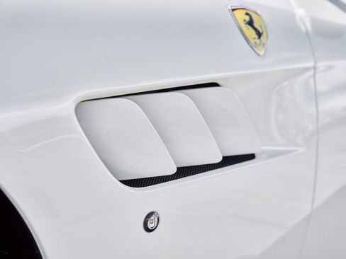 Used 2019 Ferrari GTC4Lusso image 8