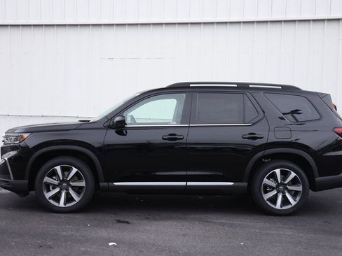 New 2025 Honda Pilot Touring image 5