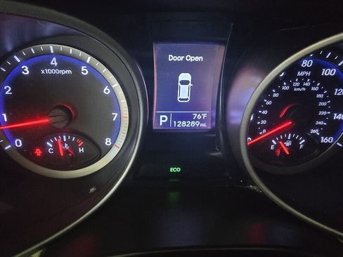 Used 2014 Hyundai Santa Fe GLS image 28