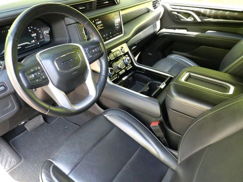 Used 2023 GMC Yukon Denali AWD/4WD image 13