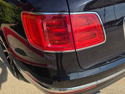 Used 2017 Bentley Bentayga AWD/4WD image 9