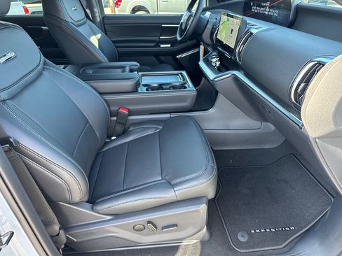 New 2026 Ford Expedition Max Platinum w/ Stealth Appearance Package image 37