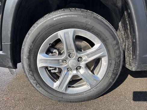 Used 2024 Jeep Compass Latitude w/ Altitude Special Edition image 32